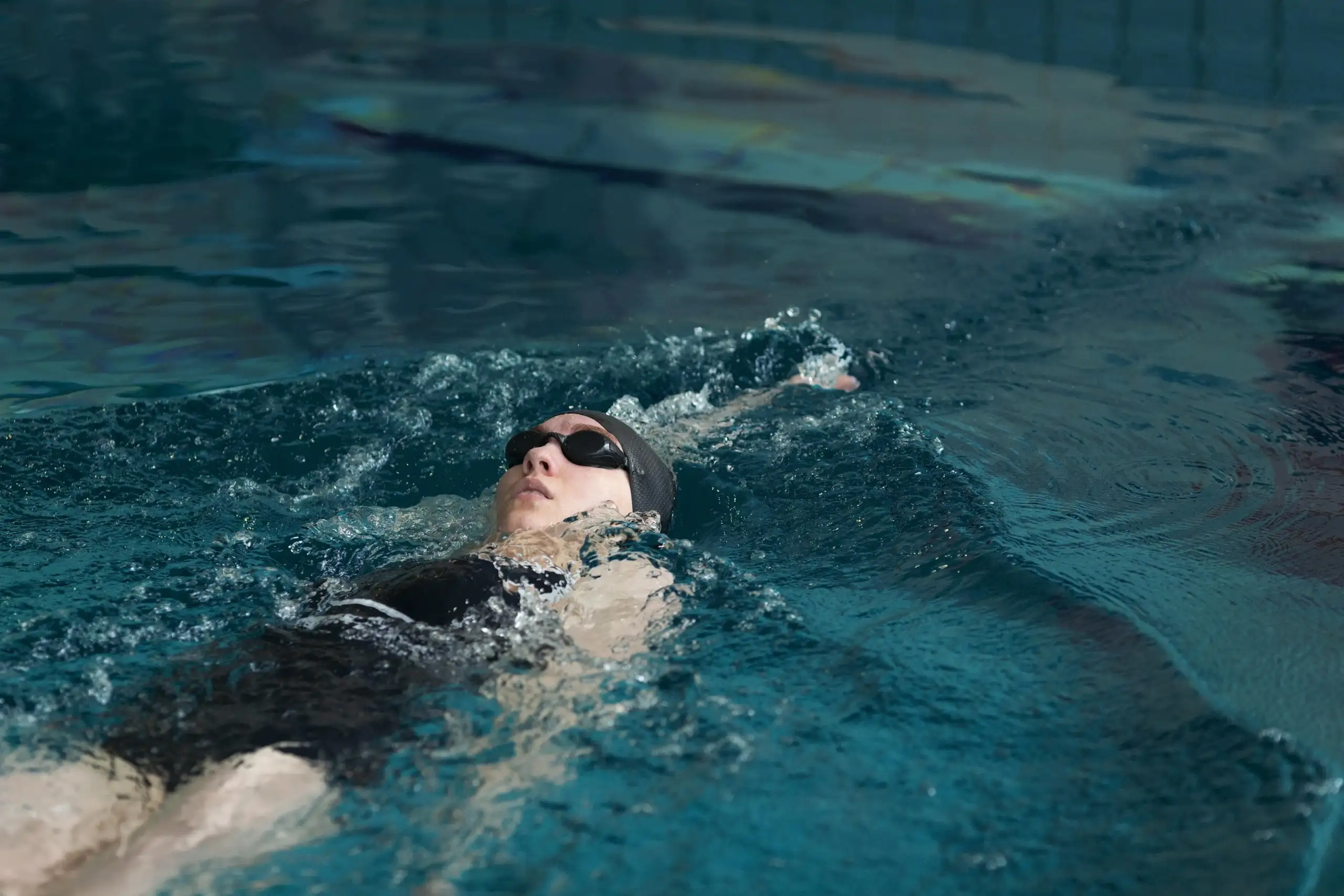 آموزش شنا بزرگسالان