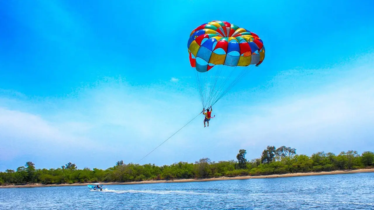 پاراسیلینگ