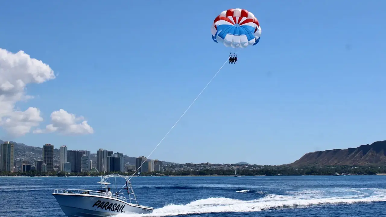 پاراسیلینگ