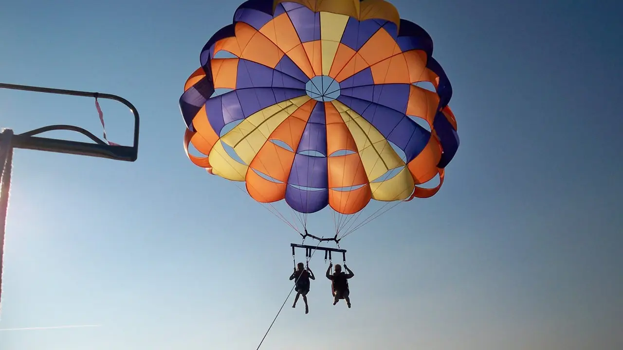 پاراسیلینگ