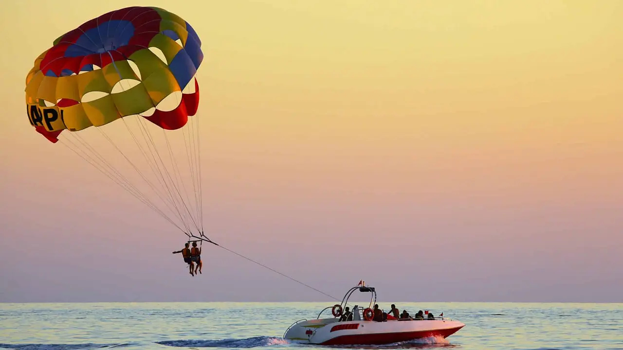 پاراسیلینگ